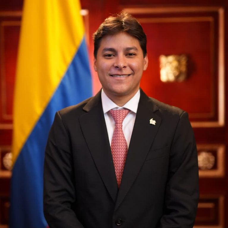 Transición energética y fortalecimiento de las regiones, principales banderas del senador Camilo Torres