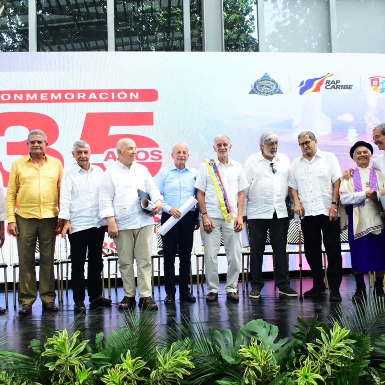 Reconocimiento a constituyentes que aportaron a la consolidación del Estado social de derecho en Colombia