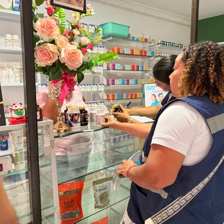 Alcaldia y Policía Nacional incautan productos sin registro INVIMA