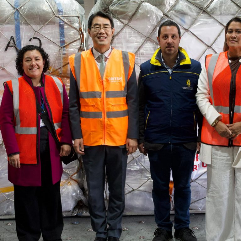 China entregó 77,6 toneladas de ayuda humanitaria para atender a damnificados de terremoto